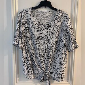 Emily Daniels Black & White Floral Tie-Hem Short Sleeve Top